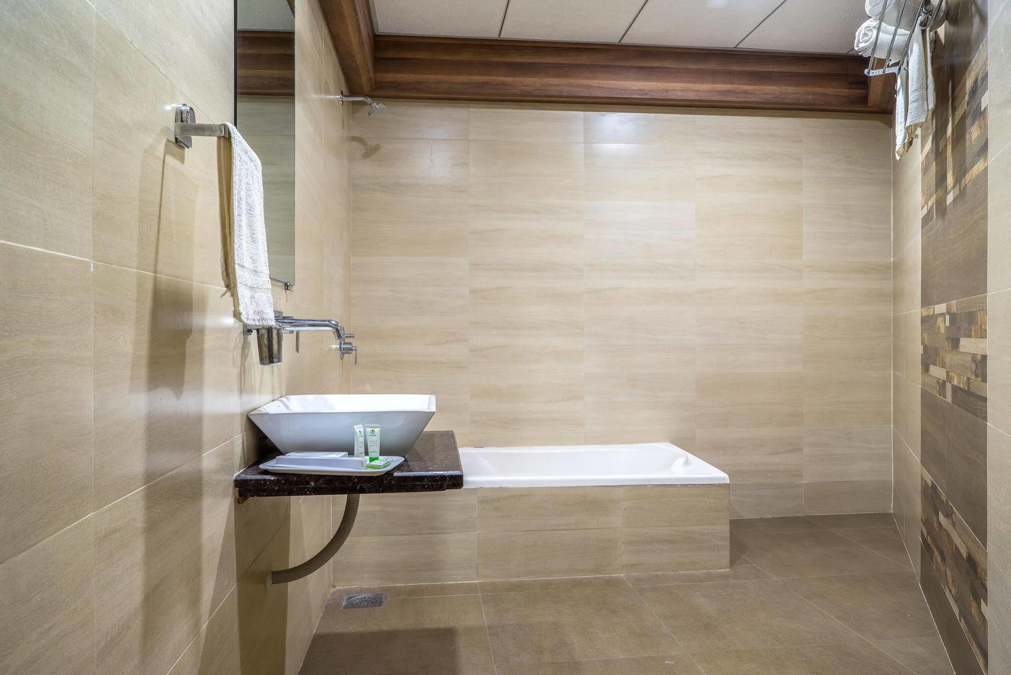 Hotel Treebo Unity Ahmadabad Zewnętrze zdjęcie