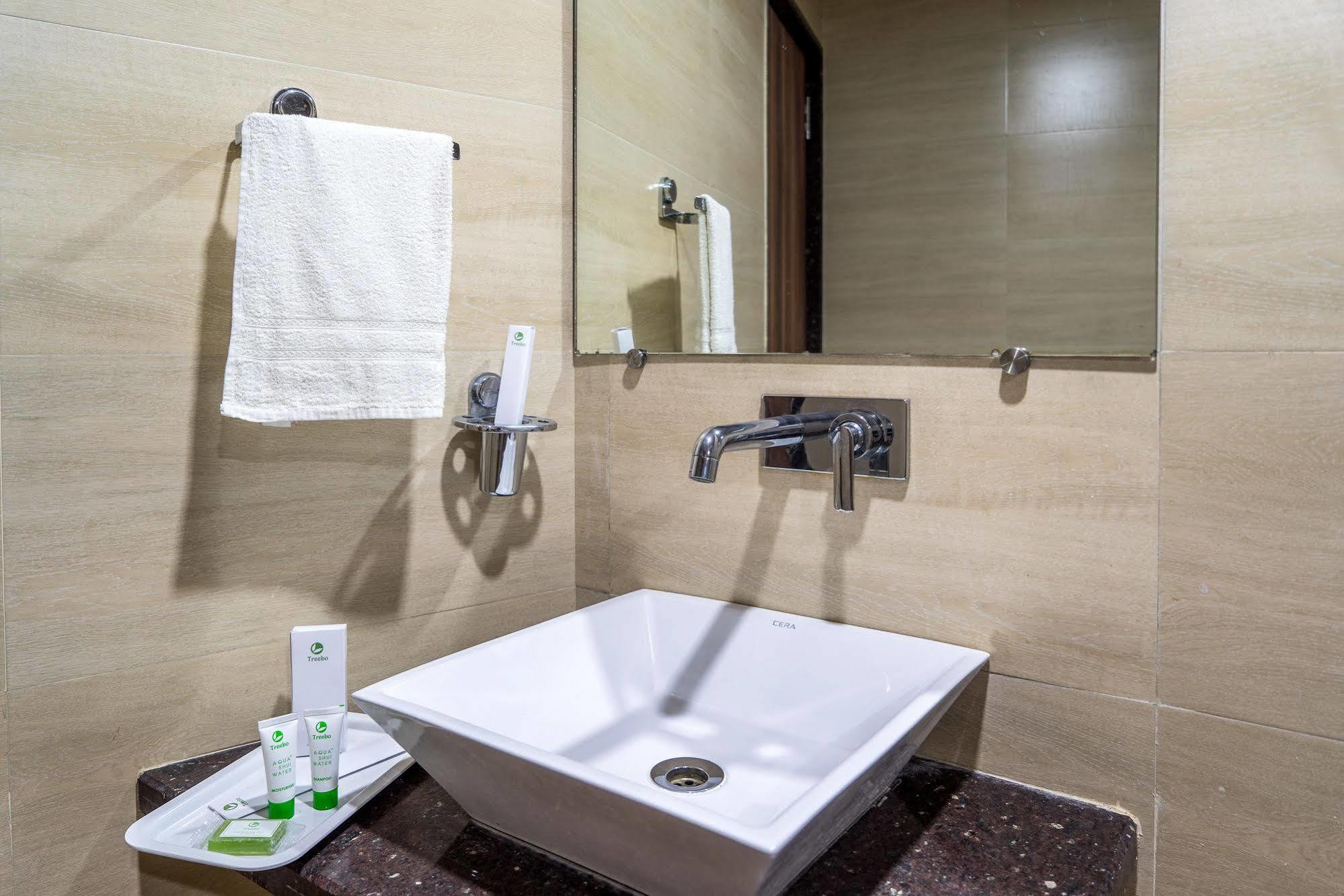 Hotel Treebo Unity Ahmadabad Zewnętrze zdjęcie